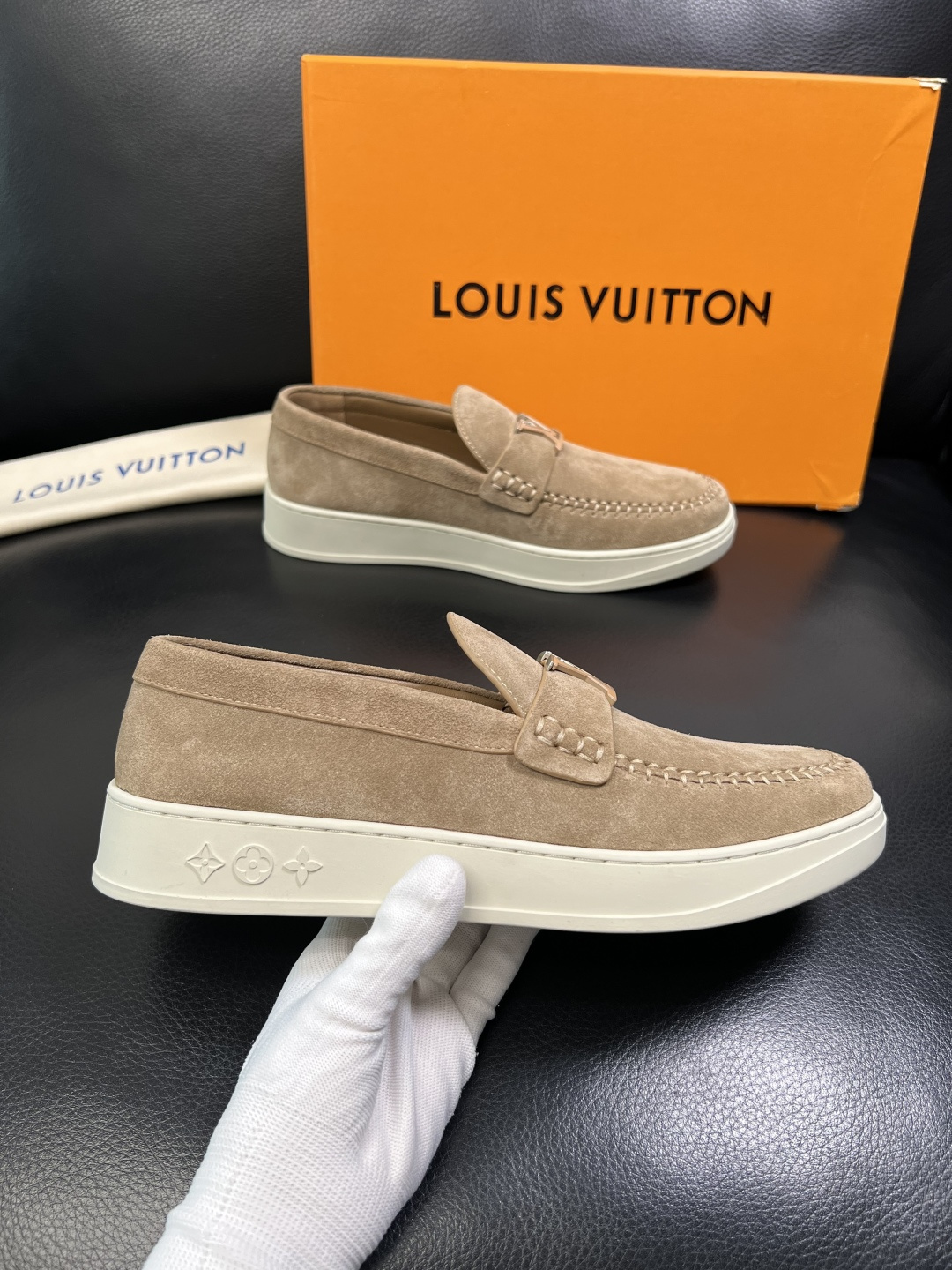 Lv 高品质 顶级工艺品 路易威登，运动板鞋专柜同步，鞋面意大利进口，高品质拼接缤纷色彩复杂工艺品，进口