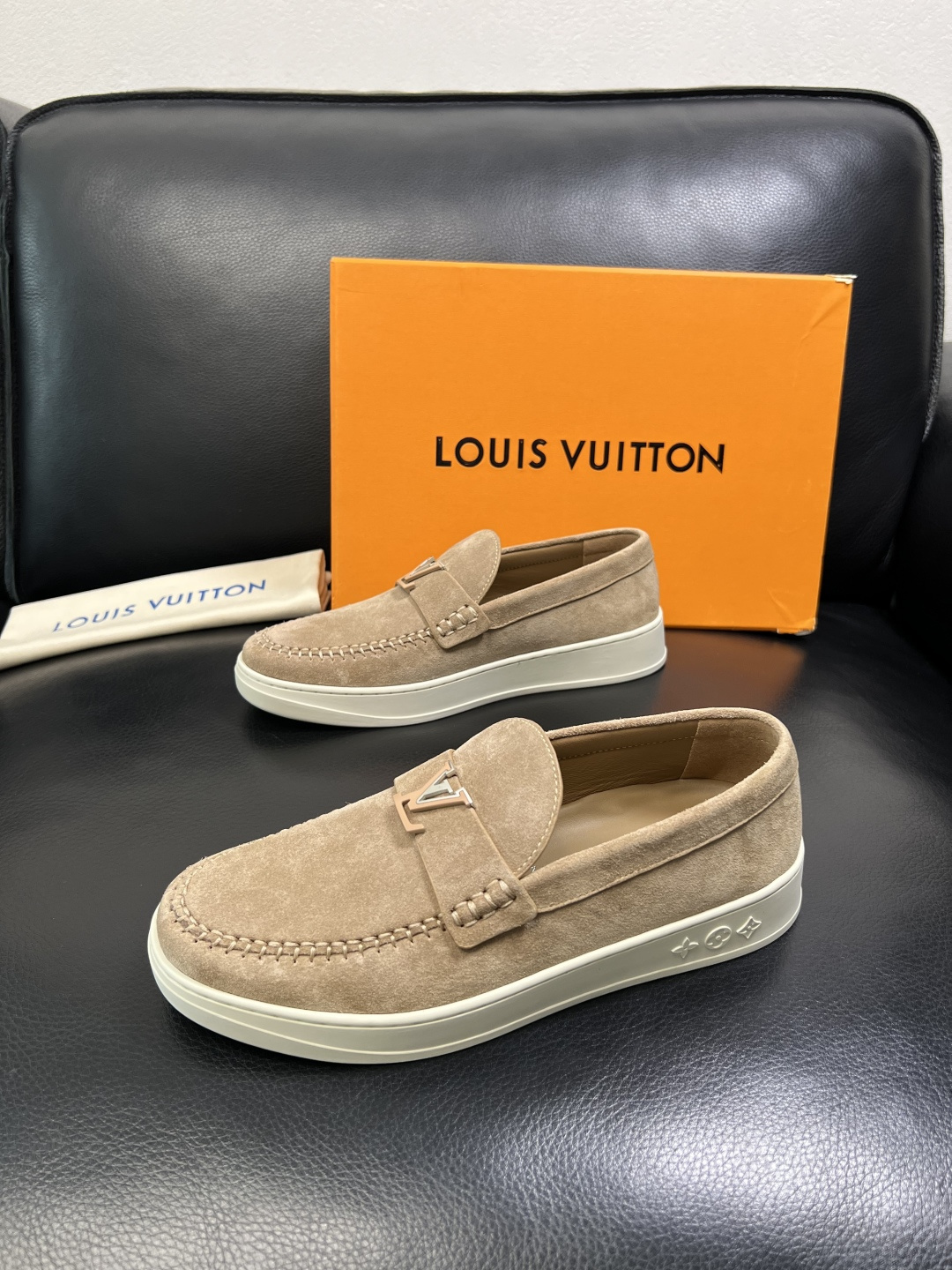 Lv 高品质 顶级工艺品 路易威登，运动板鞋专柜同步，鞋面意大利进口，高品质拼接缤纷色彩复杂工艺品，进口