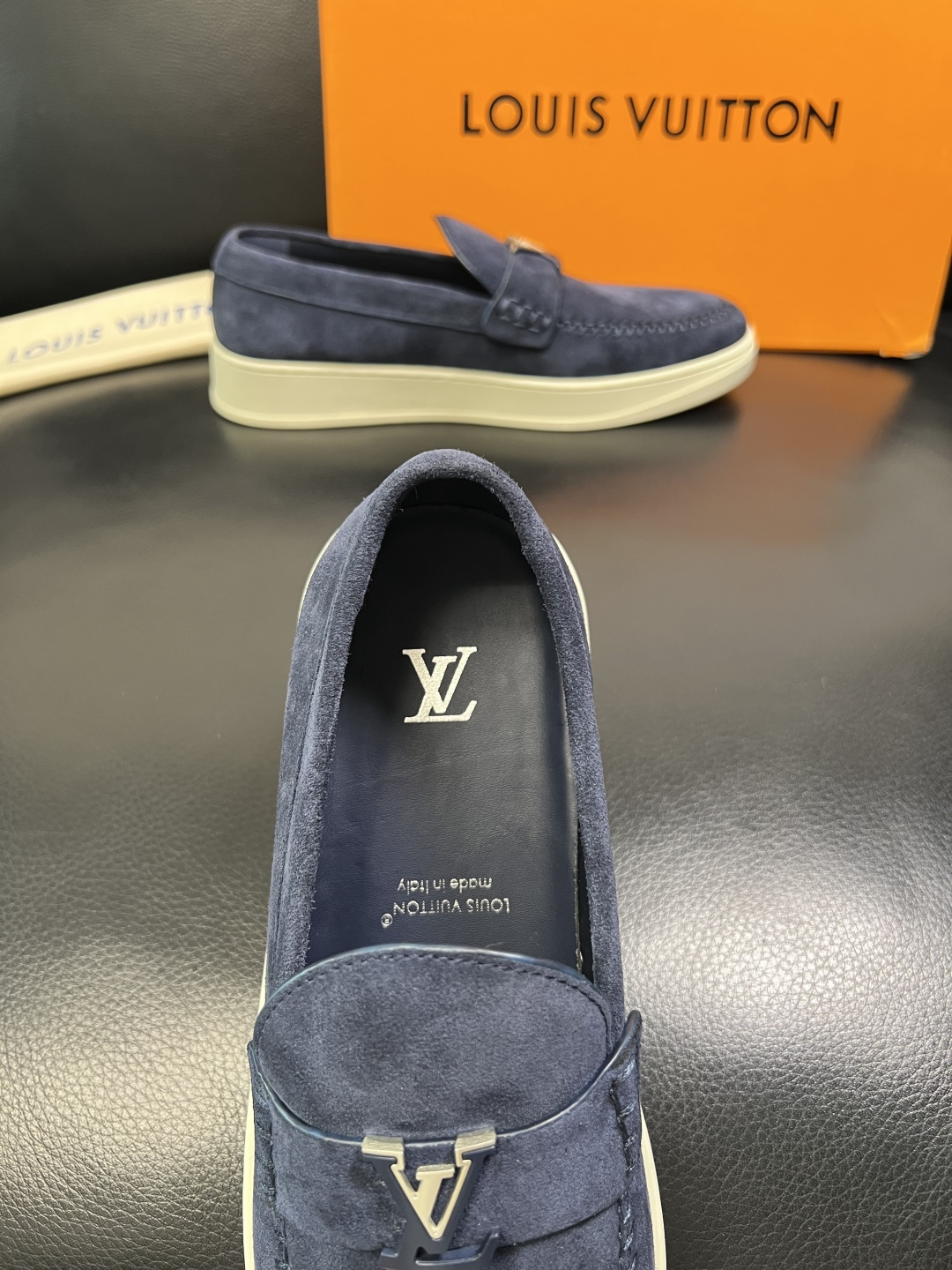 Lv 高品质 顶级工艺品 路易威登，运动板鞋专柜同步，鞋面意大利进口，高品质拼接缤纷色彩复杂工艺品，进口