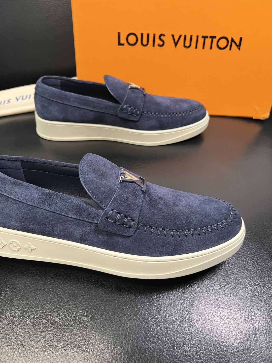 Lv 高品质 顶级工艺品 路易威登，运动板鞋专柜同步，鞋面意大利进口，高品质拼接缤纷色彩复杂工艺品，进口