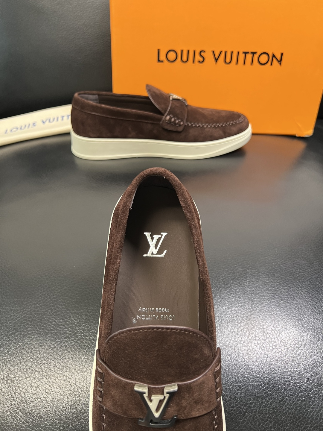 Lv 高品质 顶级工艺品 路易威登，运动板鞋专柜同步，鞋面意大利进口，高品质拼接缤纷色彩复杂工艺品，进口