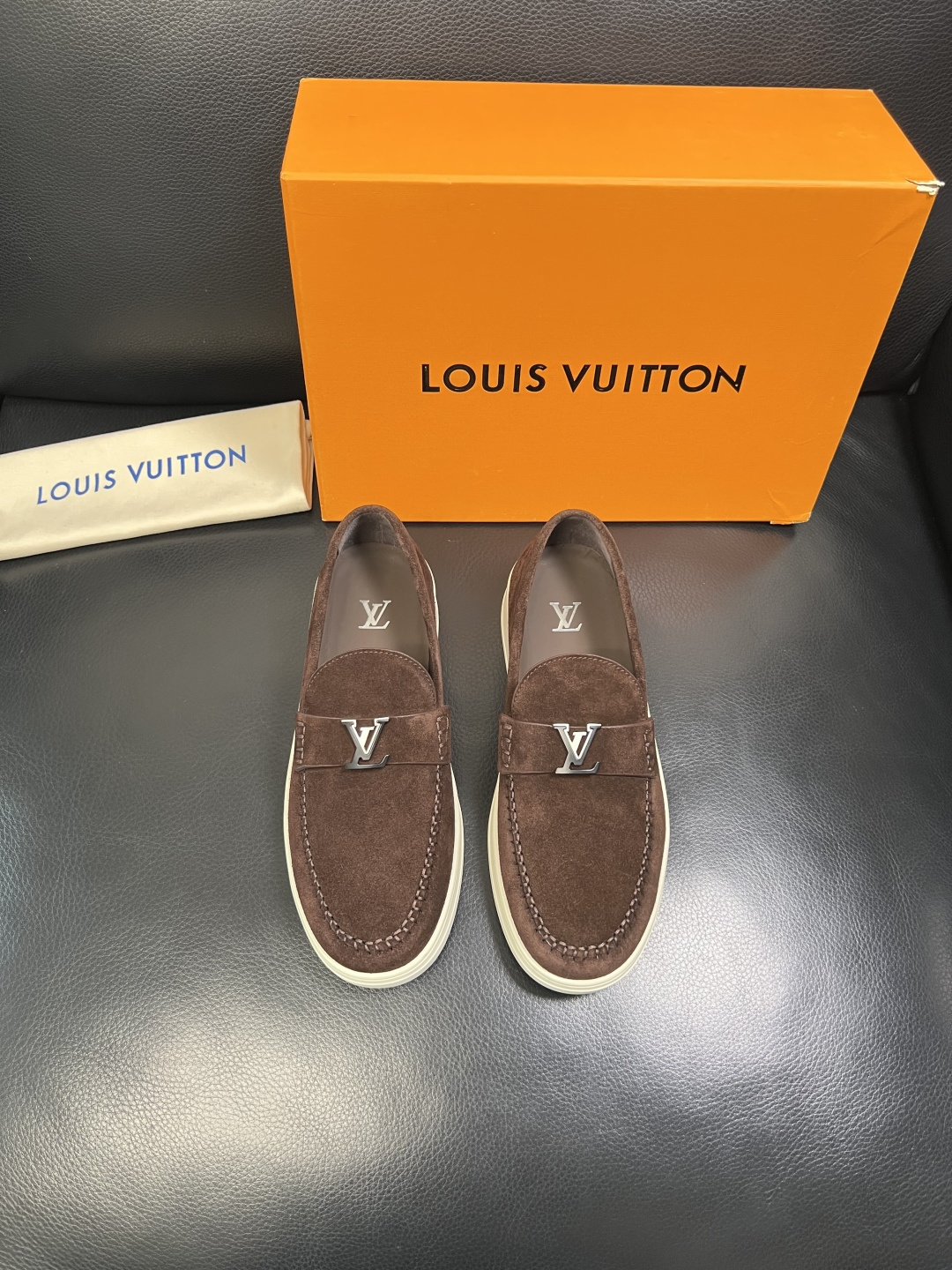 Lv 高品质 顶级工艺品 路易威登，运动板鞋专柜同步，鞋面意大利进口，高品质拼接缤纷色彩复杂工艺品，进口