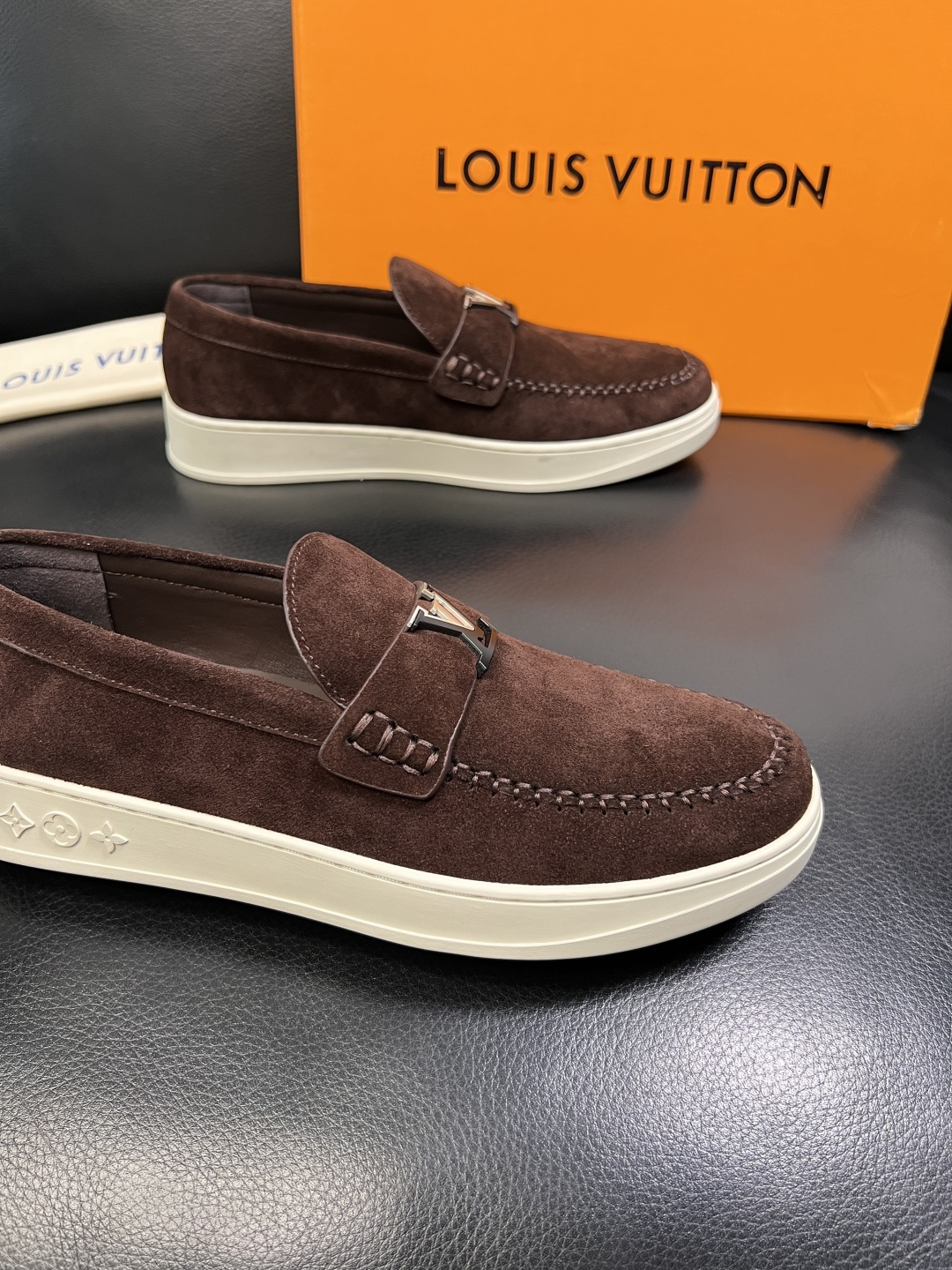 Lv 高品质 顶级工艺品 路易威登，运动板鞋专柜同步，鞋面意大利进口，高品质拼接缤纷色彩复杂工艺品，进口