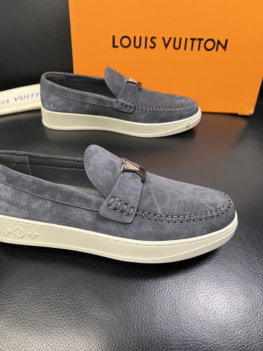 Lv 高品质 顶级工艺品 路易威登，运动板鞋专柜同步，鞋面意大利进口，高品质拼接缤纷色彩复杂工艺品，进口