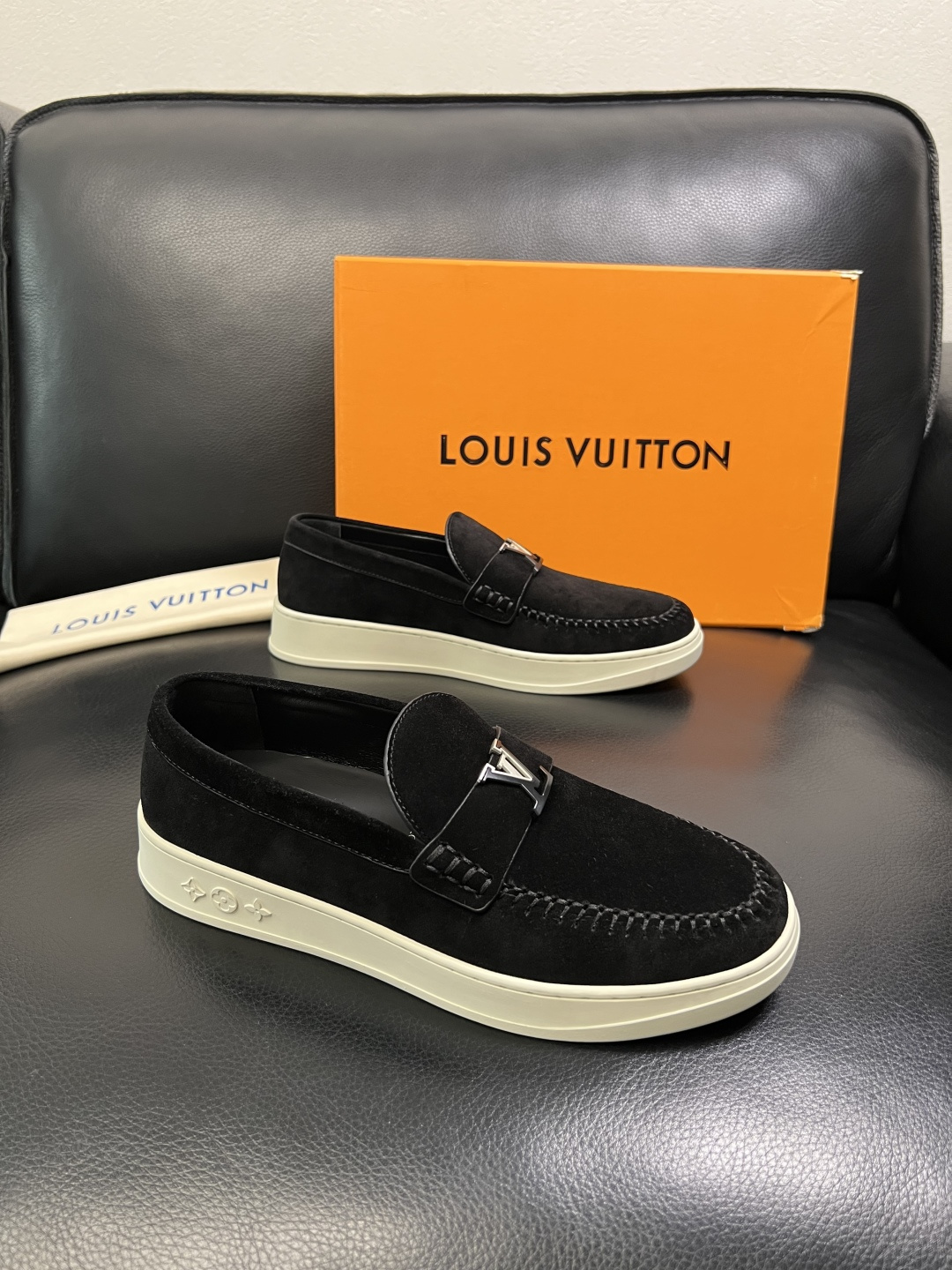 NO:690098,Lv high-quality top crafts Louis Vuitton, sports sneakers counter synchronization, uppers imported from Italy, high-quality splicing colorful complex crafts, imported mesh pads are soft and comfortable, original soles are specially provided by the original factory, TPU exclusive movable molded soles are super comfortable, original factory follow-up goods, code number 38-44 (customized 45), louis vuitton, louis vuitton19860909Lv 高品质 顶级工艺品 路易威登,运动板鞋专柜同步,鞋面意大利进口,高品质拼接缤纷色彩复杂工艺品,进口网布里垫柔软舒适,鞋底原厂特供原版底,TPU独家活动成型底超级舒适,原厂跟单货,码数 38-44（订做45）,,louis vuitton,louis vuitton,Men's shoes
