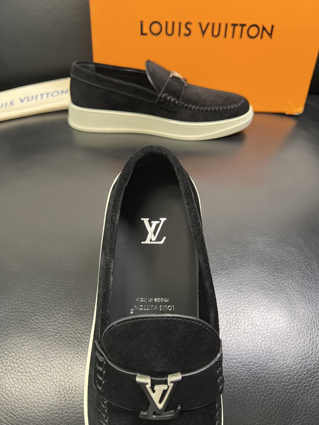 Lv 高品质 顶级工艺品 路易威登，运动板鞋专柜同步，鞋面意大利进口，高品质拼接缤纷色彩复杂工艺品，进口