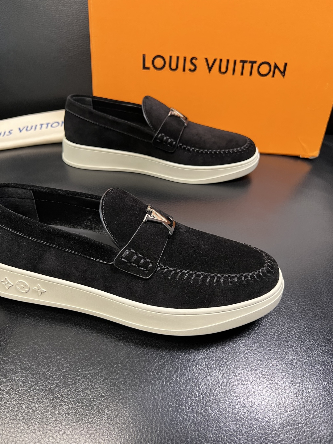 Lv 高品质 顶级工艺品 路易威登，运动板鞋专柜同步，鞋面意大利进口，高品质拼接缤纷色彩复杂工艺品，进口