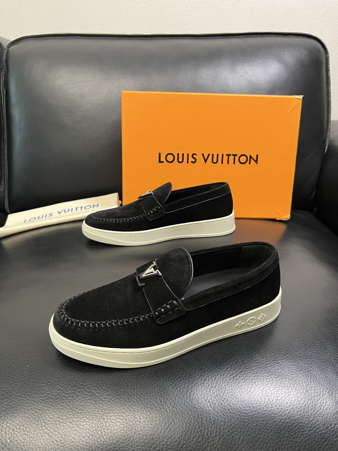 Lv 高品质 顶级工艺品 路易威登，运动板鞋专柜同步，鞋面意大利进口，高品质拼接缤纷色彩复杂工艺品，进口