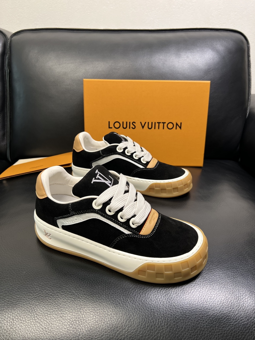NO:690103,Lv high-quality top crafts Louis Vuitton, sports sneakers counter synchronization, uppers imported from Italy, high-quality splicing colorful complex crafts, imported mesh pads are soft and comfortable, original soles are specially provided by the original factory, TPU exclusive movable molded soles are super comfortable, original factory single goods, code number 39-44 (customized 38 45), louis vuitton, louis vuitton19860909Lv 高品质 顶级工艺品 路易威登,运动板鞋专柜同步,鞋面意大利进口,高品质拼接缤纷色彩复杂工艺品,进口网布里垫柔软舒适,鞋底原厂特供原版底,TPU独家活动成型底超级舒适,原厂跟单货,码数 39-44（订做38 45）,,louis vuitton,louis vuitton,Men's shoes