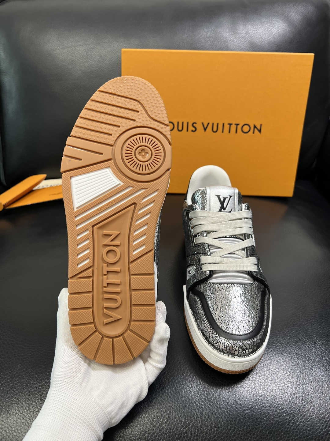 Lv 高品质 顶级工艺品 路易威登，专柜同步原厂配置，鞋面意大利进口，高品质拼接缤纷色彩复杂工艺品，进口