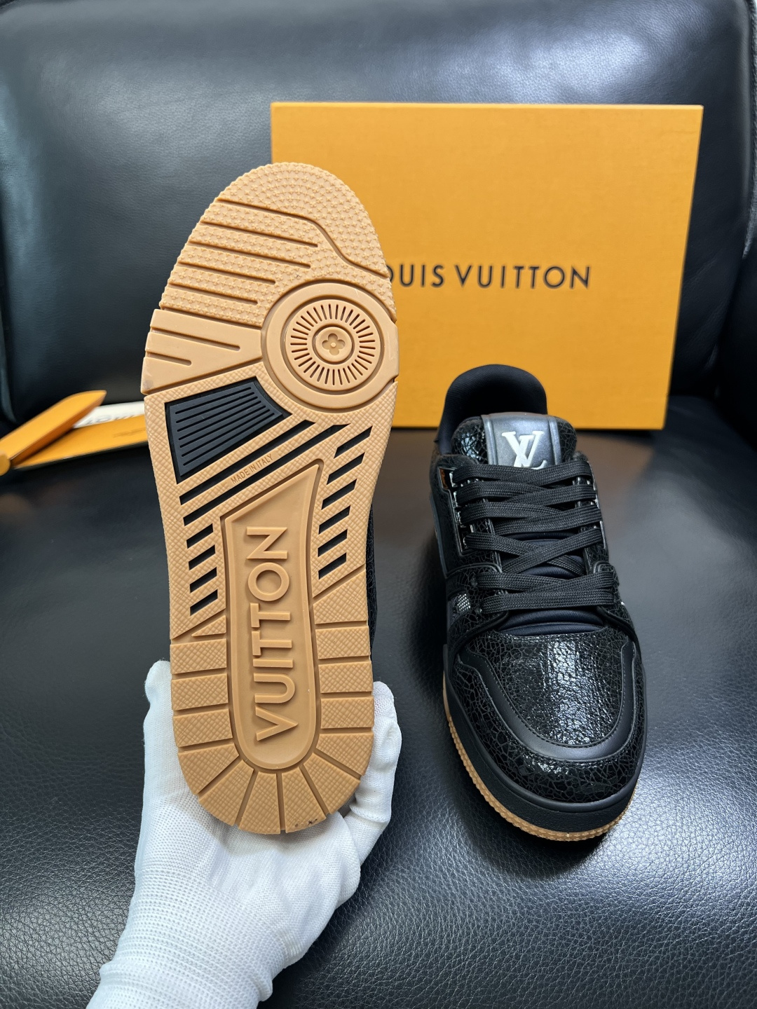 Lv 高品质 顶级工艺品 路易威登，专柜同步原厂配置，鞋面意大利进口，高品质拼接缤纷色彩复杂工艺品，进口