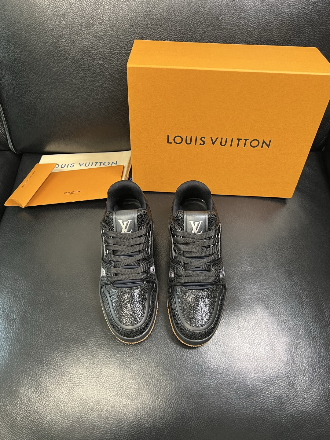 Lv 高品质 顶级工艺品 路易威登，专柜同步原厂配置，鞋面意大利进口，高品质拼接缤纷色彩复杂工艺品，进口