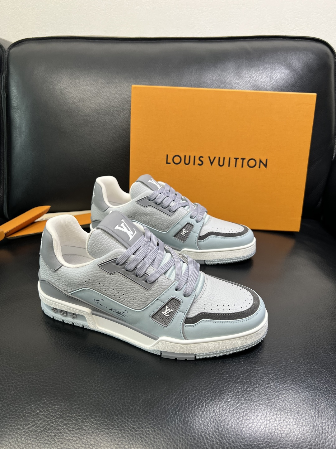 NO:690104,Lv high quality top crafts Louis Vuitton, counters are equipped with original factory configurations, uppers are imported from Italy, high-quality splicing colorful complex crafts, imported cowhide lining is soft and comfortable, soles are specially provided by the original factory, TPU exclusive movable molded soles are super comfortable, original factory follow-up goods, code number 38-45 (customized 46),, louis vuitton, louis vuitton, cowhide19860909Lv 高品质 顶级工艺品 路易威登,专柜同步原厂配置,鞋面意大利进口,高品质拼接缤纷色彩复杂工艺品,进口牛皮里垫柔软舒适,鞋底原厂特供原版底,TPU独家活动成型底超级舒适,原厂跟单货,码数 38-45（订做 46）,,louis vuitton,louis vuitton,cowhide,Men's shoes