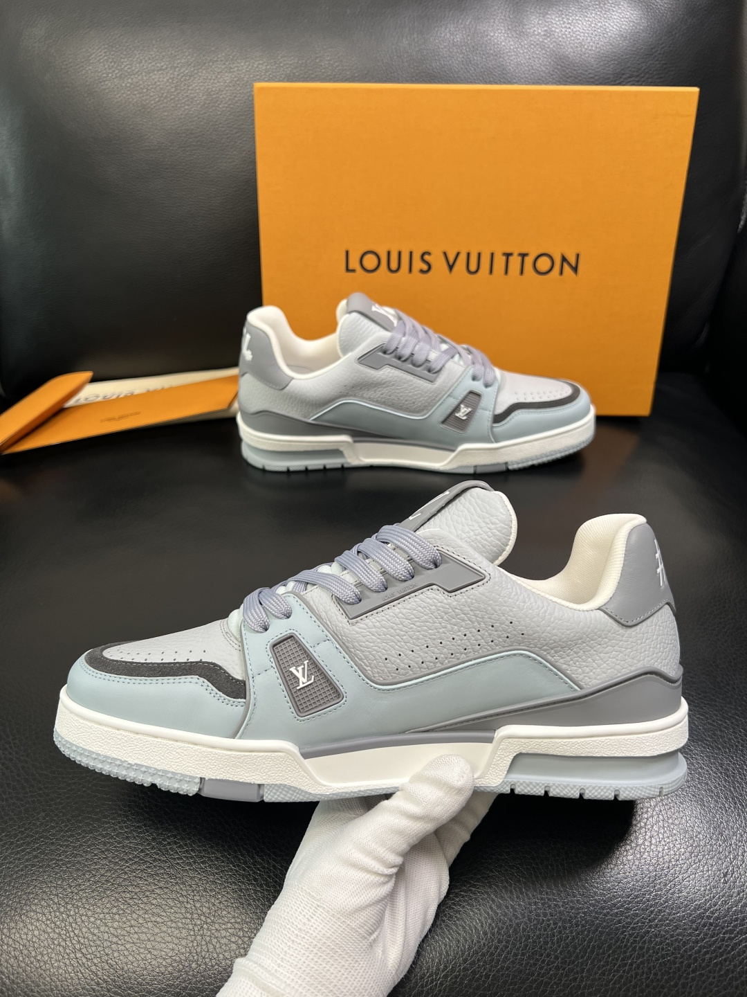 Lv 高品质 顶级工艺品 路易威登，专柜同步原厂配置，鞋面意大利进口，高品质拼接缤纷色彩复杂工艺品，进口