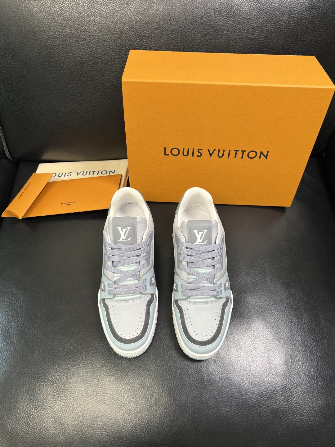 Lv 高品质 顶级工艺品 路易威登，专柜同步原厂配置，鞋面意大利进口，高品质拼接缤纷色彩复杂工艺品，进口