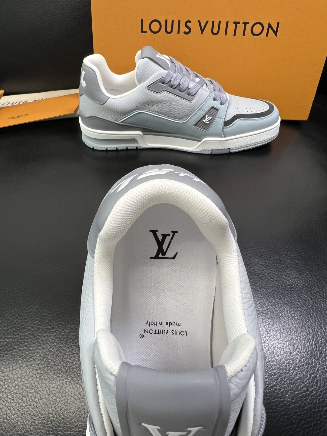 Lv 高品质 顶级工艺品 路易威登，专柜同步原厂配置，鞋面意大利进口，高品质拼接缤纷色彩复杂工艺品，进口