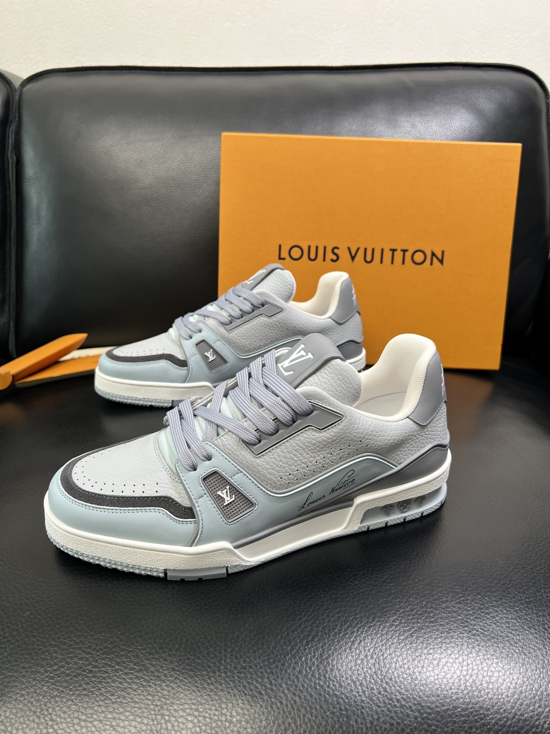 Lv 高品质 顶级工艺品 路易威登，专柜同步原厂配置，鞋面意大利进口，高品质拼接缤纷色彩复杂工艺品，进口