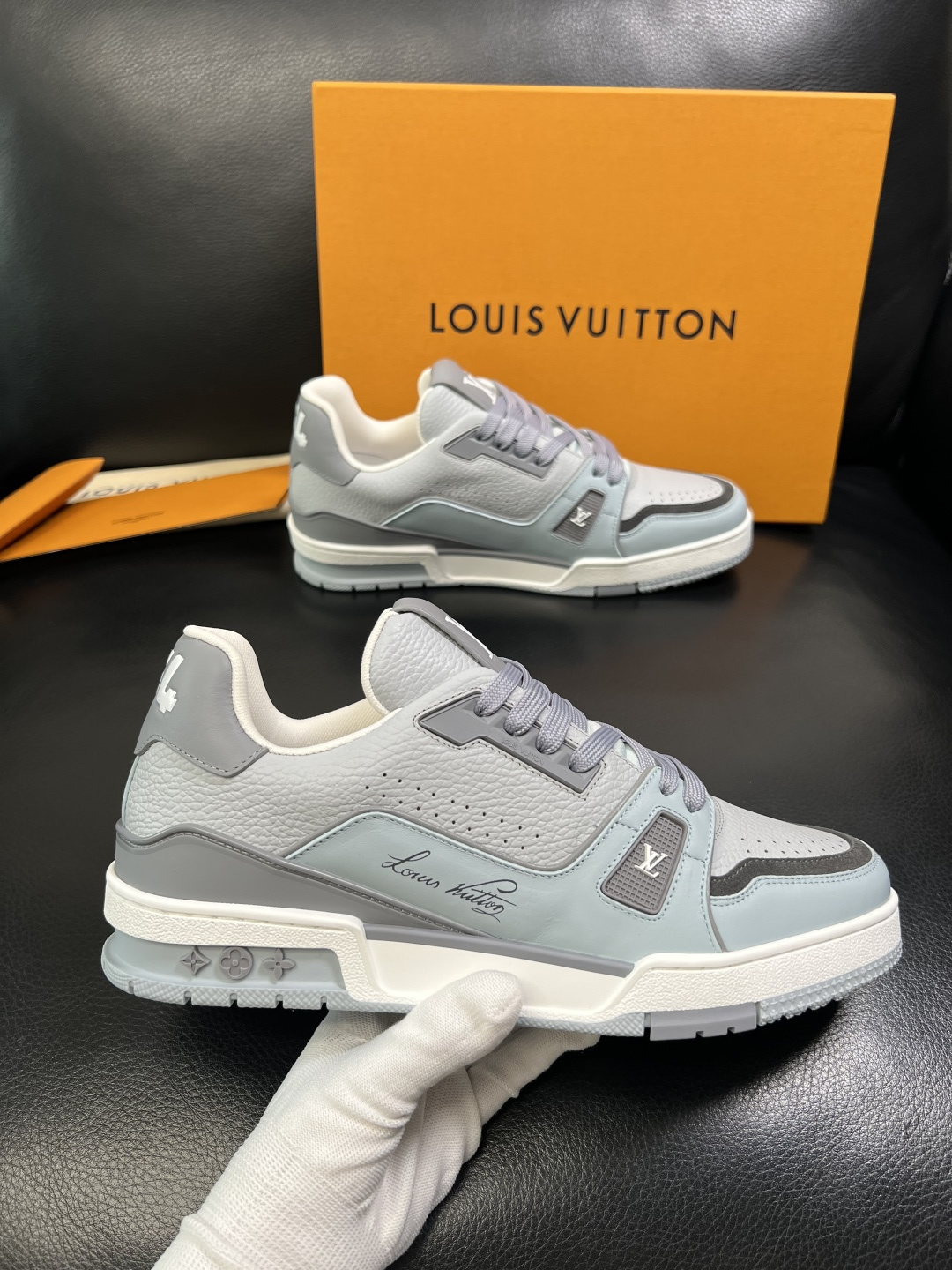 Lv 高品质 顶级工艺品 路易威登，专柜同步原厂配置，鞋面意大利进口，高品质拼接缤纷色彩复杂工艺品，进口