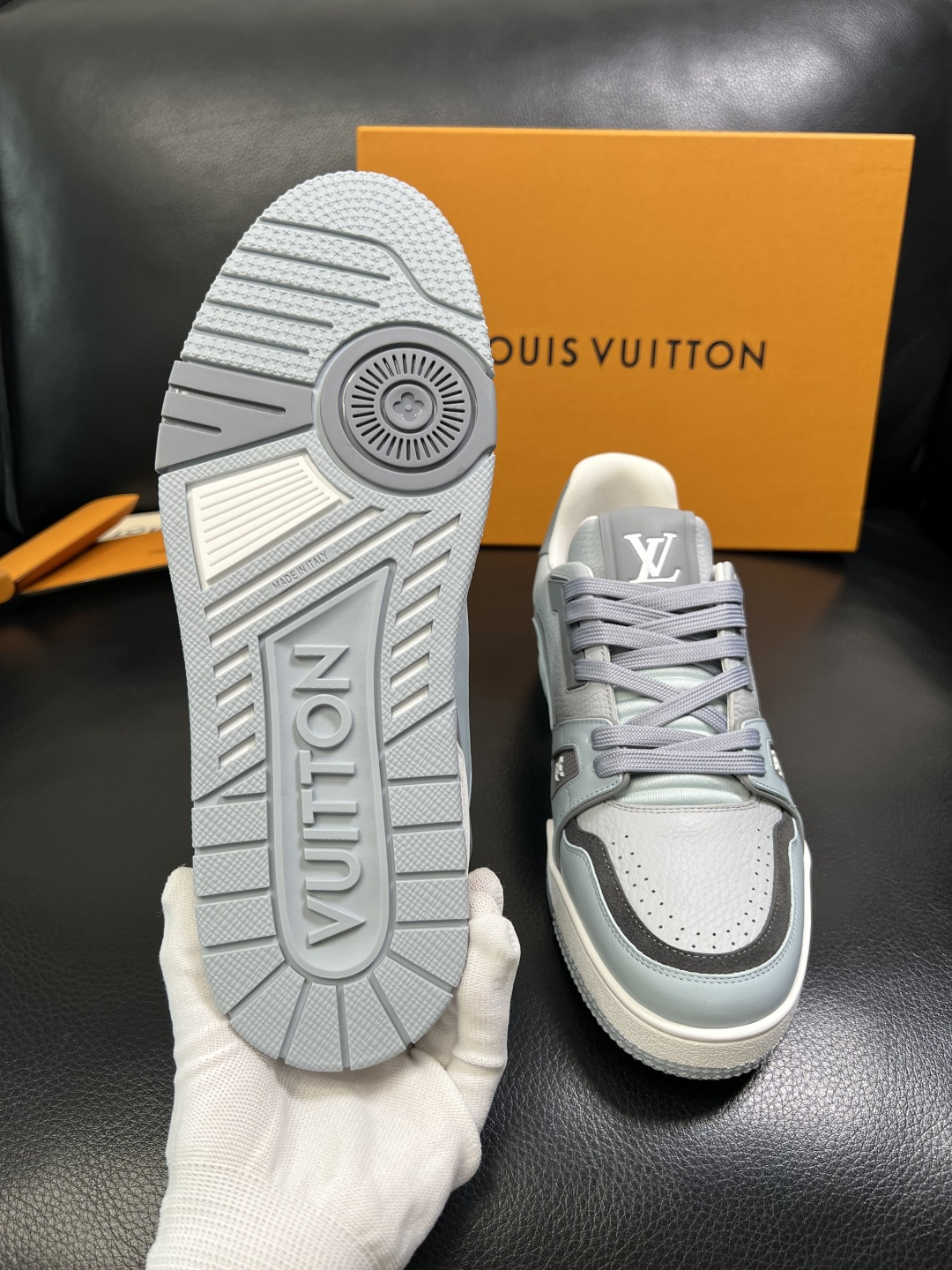 Lv 高品质 顶级工艺品 路易威登，专柜同步原厂配置，鞋面意大利进口，高品质拼接缤纷色彩复杂工艺品，进口