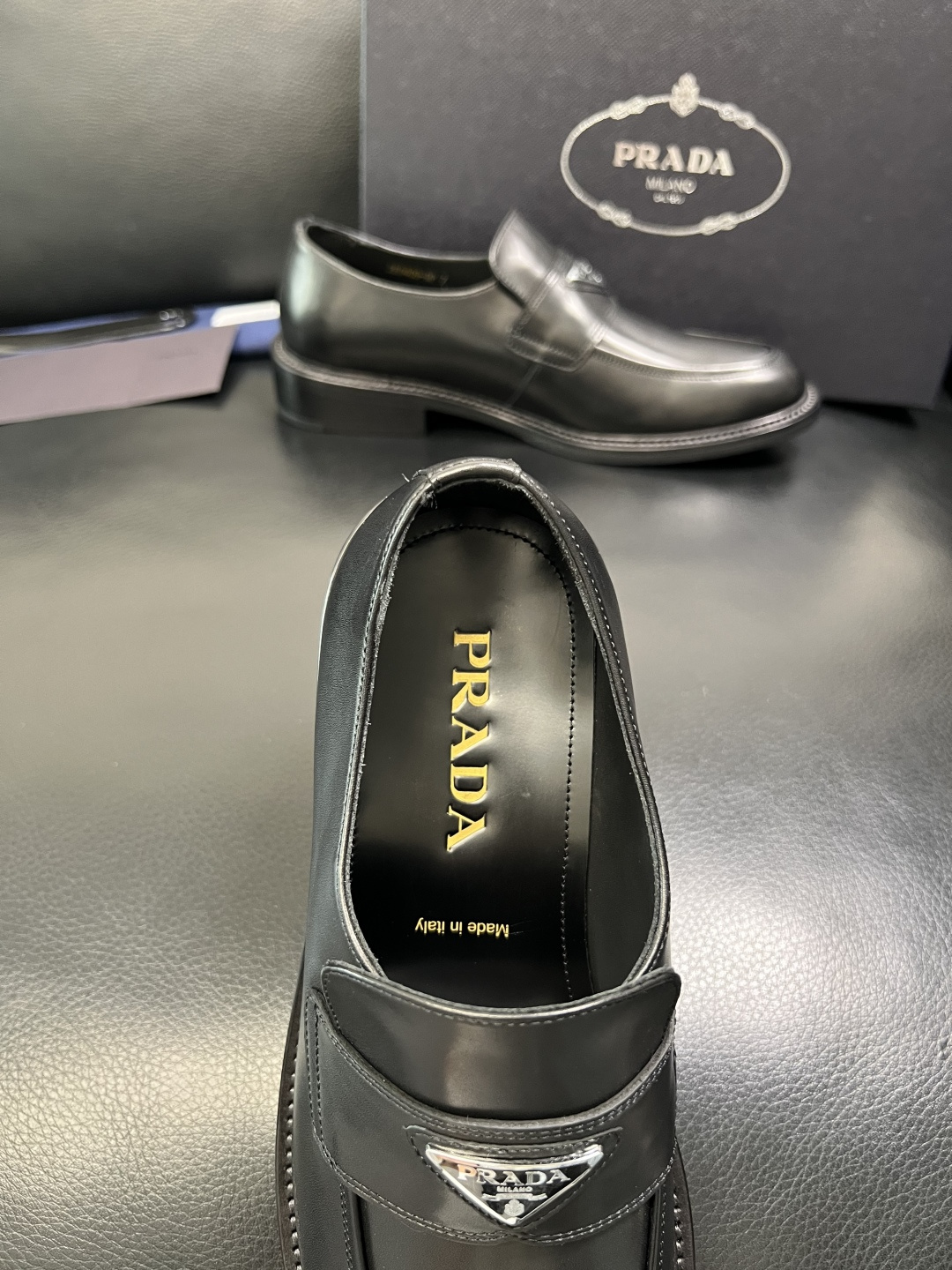 PRADA 高品质 顶级工艺品 普拉达 皮鞋专柜同步 原厂配置，意大利进口原版牛皮面料，透气舒适进口水染
