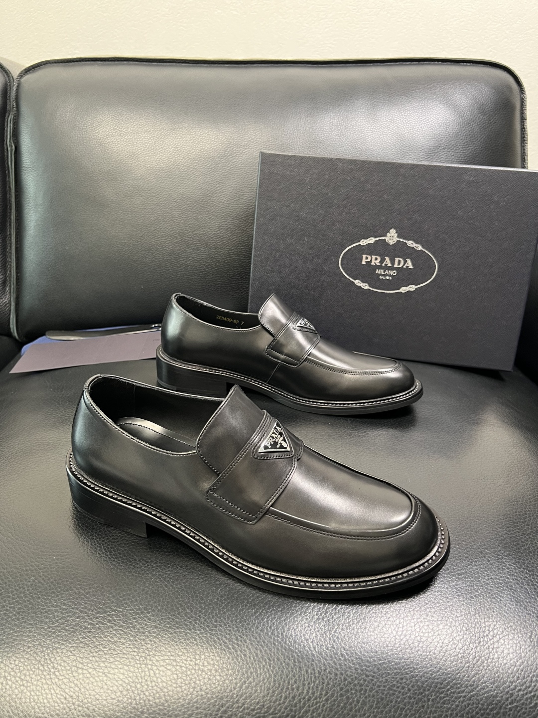 PRADA 高品质 顶级工艺品 普拉达 皮鞋专柜同步 原厂配置，意大利进口原版牛皮面料，透气舒适进口水染