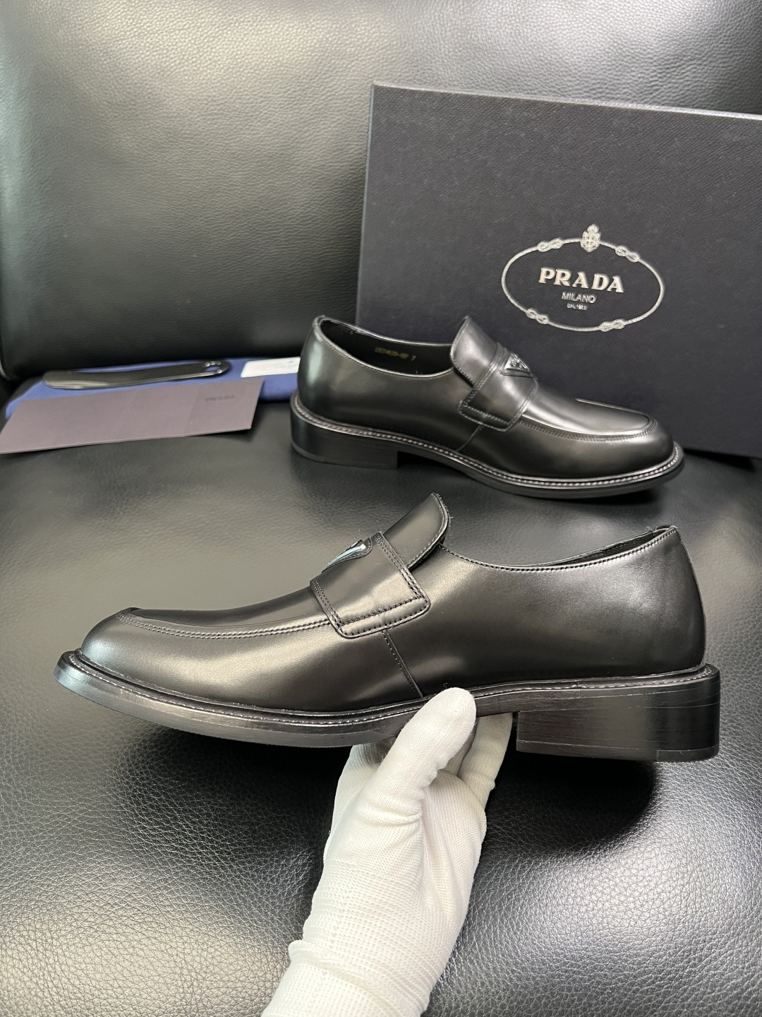 PRADA 高品质 顶级工艺品 普拉达 皮鞋专柜同步 原厂配置，意大利进口原版牛皮面料，透气舒适进口水染