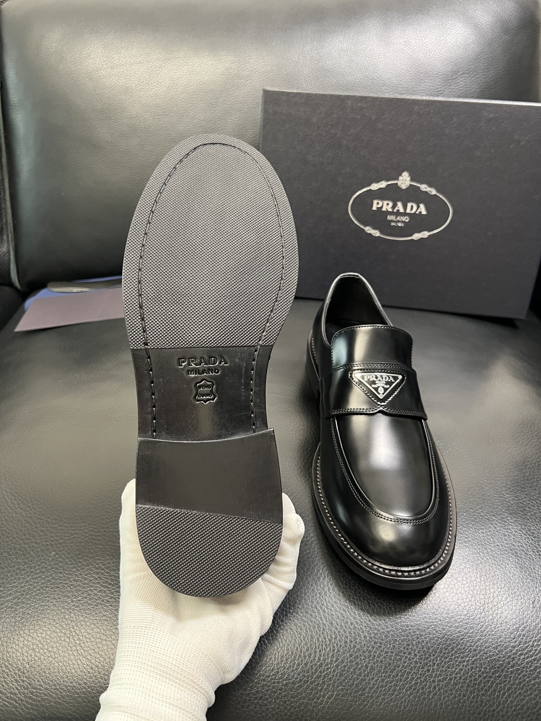 PRADA 高品质 顶级工艺品 普拉达 皮鞋专柜同步 原厂配置，意大利进口原版牛皮面料，透气舒适进口水染