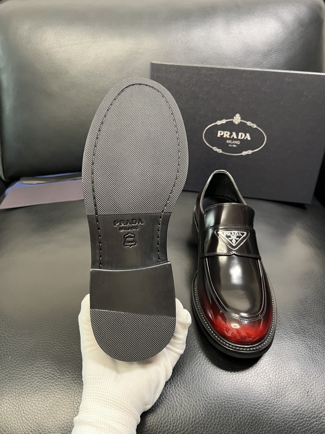 PRADA 高品质 顶级工艺品 普拉达 皮鞋专柜同步 原厂配置，意大利进口原版牛皮面料，透气舒适进口水染