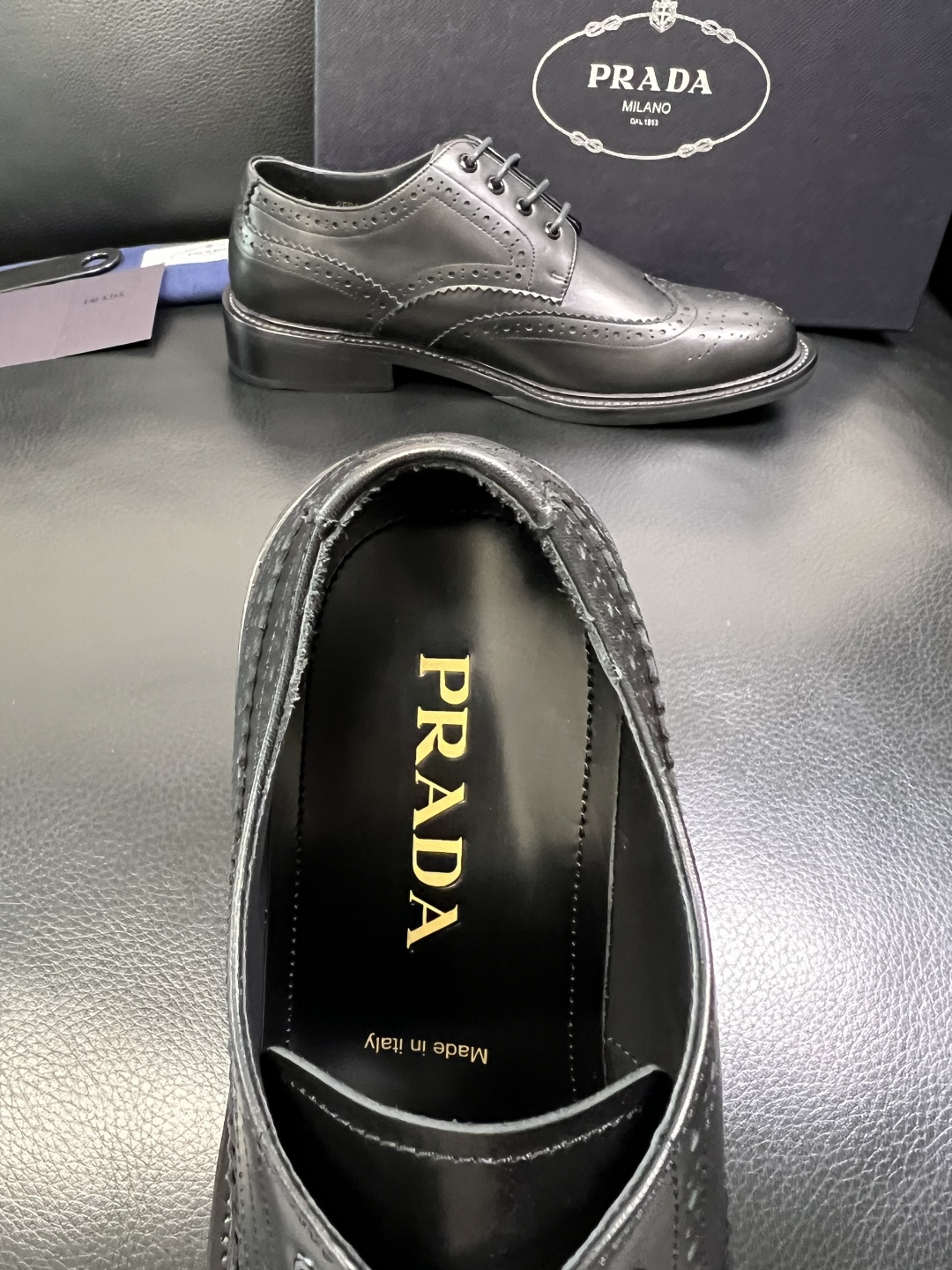 PRADA 高品质 顶级工艺品 普拉达 皮鞋专柜同步 原厂配置，意大利进口原版牛皮面料，透气舒适进口水染