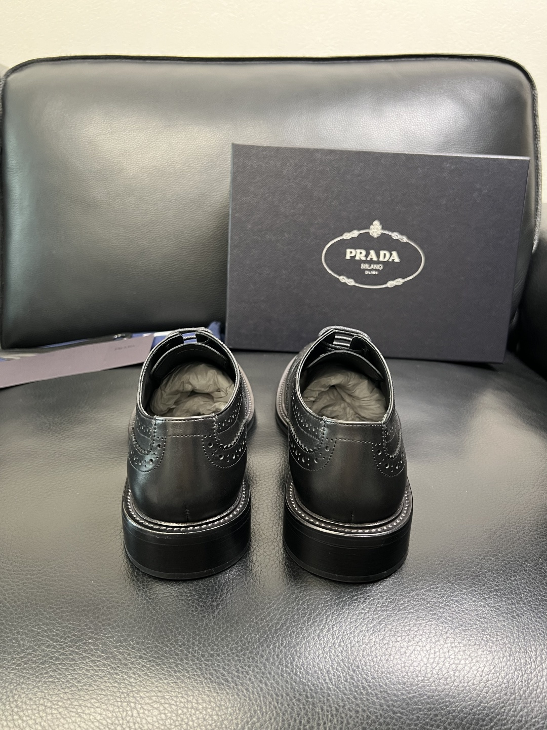 PRADA 高品质 顶级工艺品 普拉达 皮鞋专柜同步 原厂配置，意大利进口原版牛皮面料，透气舒适进口水染