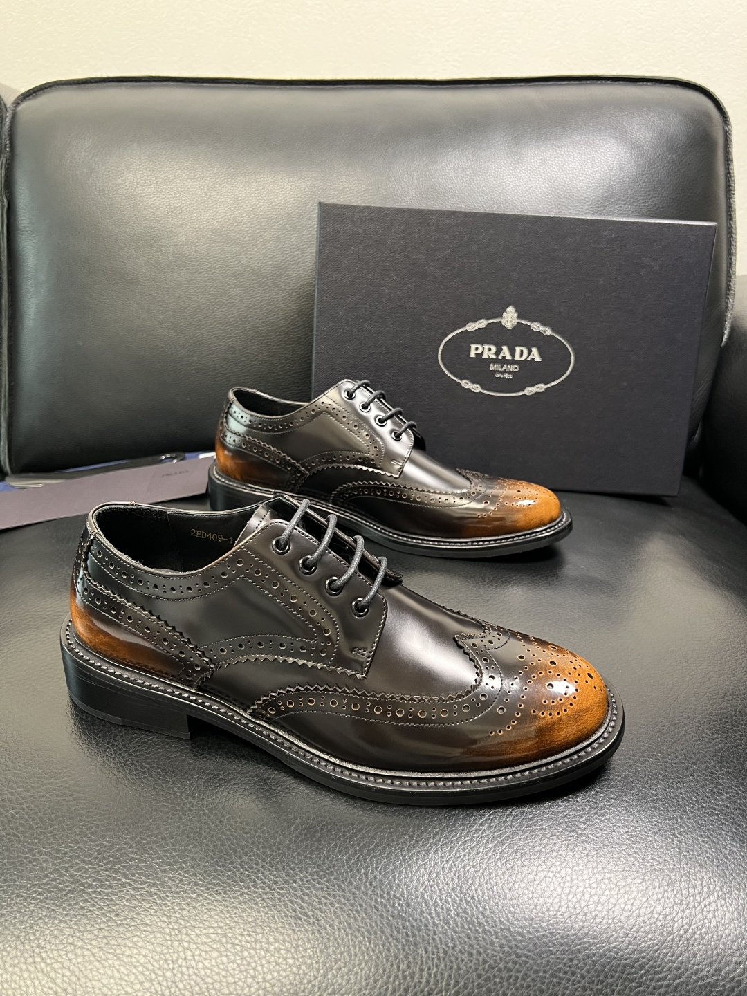 PRADA 高品质 顶级工艺品 普拉达 皮鞋专柜同步 原厂配置，意大利进口原版牛皮面料，透气舒适进口水染