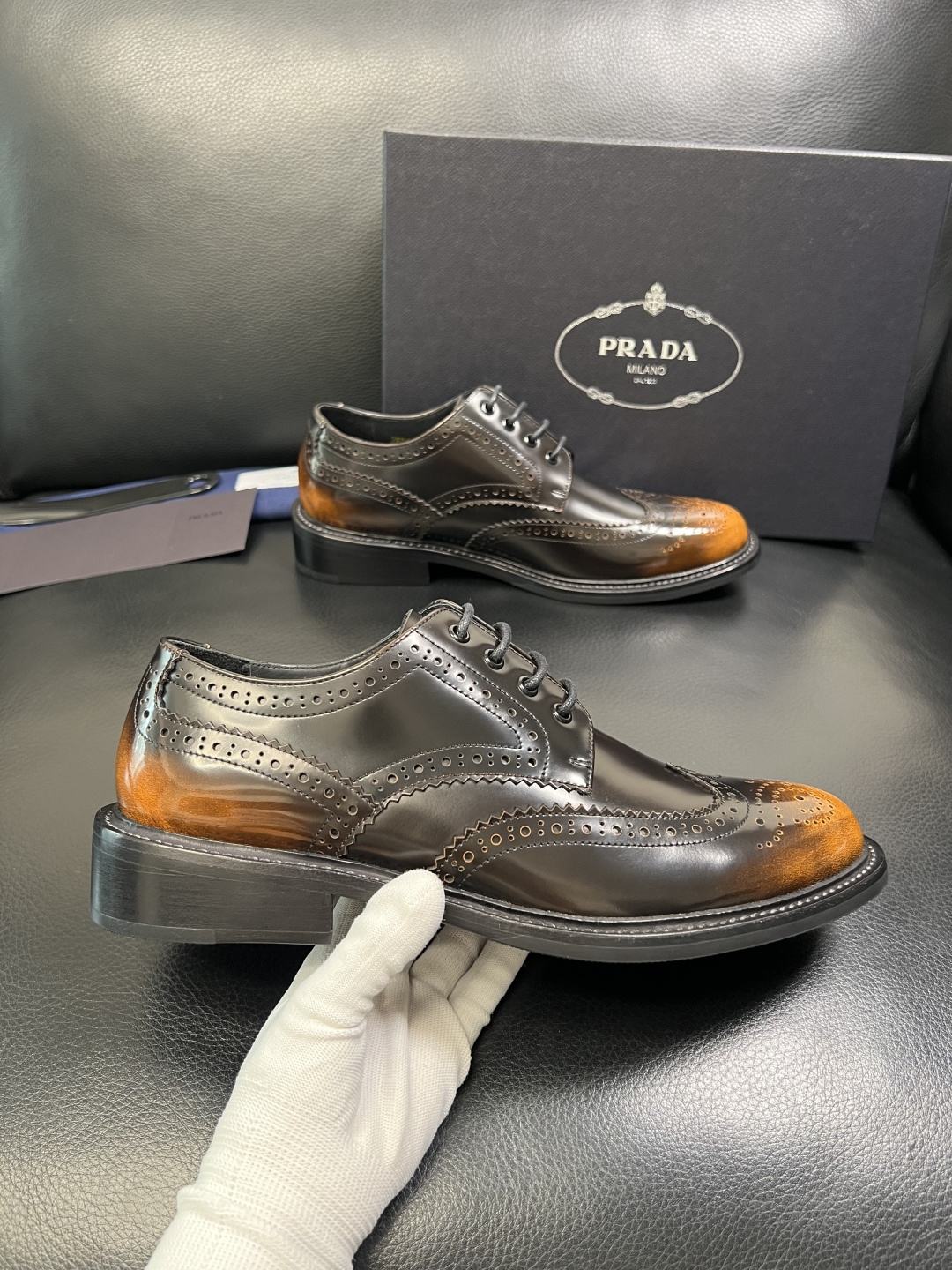 PRADA 高品质 顶级工艺品 普拉达 皮鞋专柜同步 原厂配置，意大利进口原版牛皮面料，透气舒适进口水染