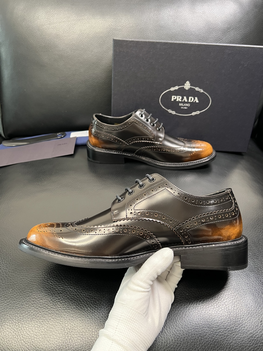 PRADA 高品质 顶级工艺品 普拉达 皮鞋专柜同步 原厂配置，意大利进口原版牛皮面料，透气舒适进口水染