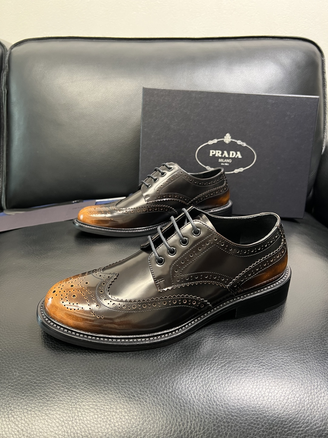 PRADA 高品质 顶级工艺品 普拉达 皮鞋专柜同步 原厂配置，意大利进口原版牛皮面料，透气舒适进口水染