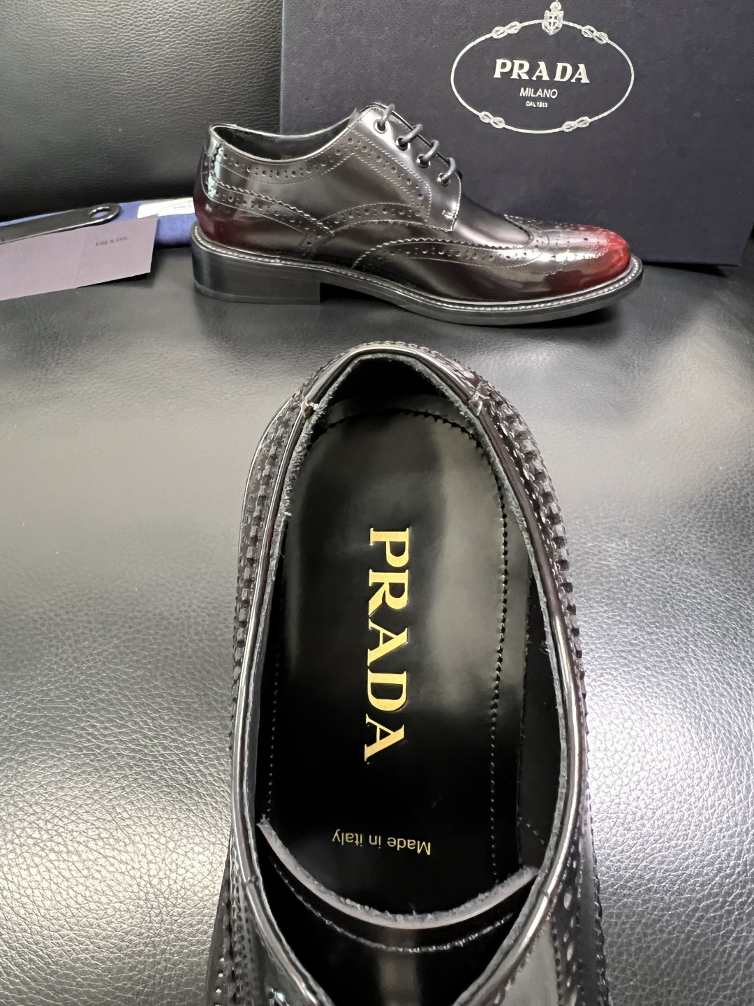 PRADA 高品质 顶级工艺品 普拉达 皮鞋专柜同步 原厂配置，意大利进口原版牛皮面料，透气舒适进口水染