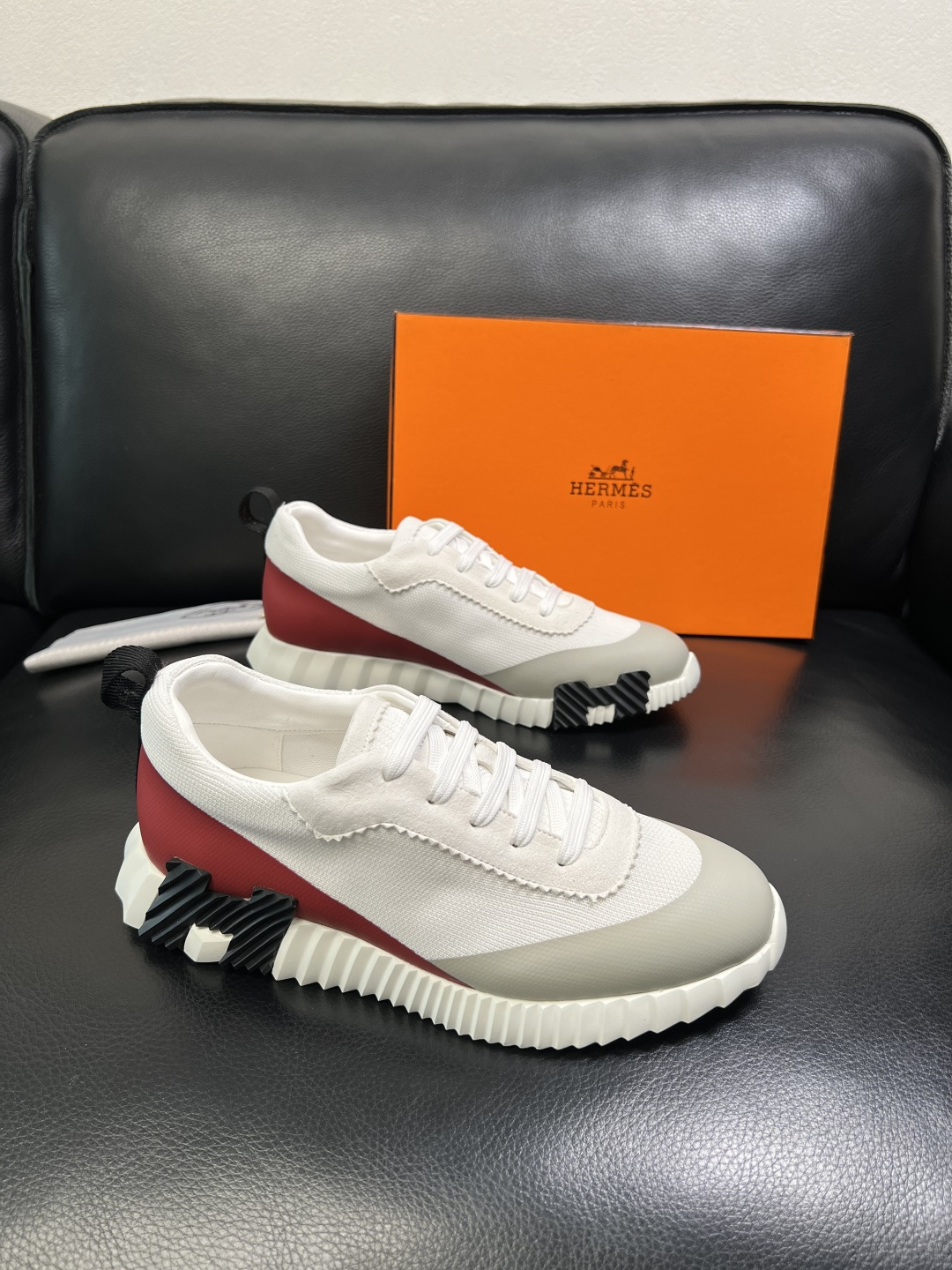 NO:690194,Hermes top purchasing agent, Hermès counters are selling the original configuration simultaneously, original cowhide fabrics imported from Italy, high-quality splicing technology, fully imported water-dyed cowhide linings, original soles specially provided by the factory, super comfortable, original factory high-quality goods, you can enter and exit the counter at will, welcome to compare at the counter, code number 38-44 (customized 45 46),, hermes, hermes, cowhide19860909Hermes 顶级代购 爱马仕 专柜同步发售原厂配置,意大利进口原版牛皮面料,高品质拼接工艺,全进口水染牛皮里垫,鞋底原厂特供原版底超级舒适,原厂跟单货 高品质,可随意进出专柜,欢迎对比专柜同步,码数 38-44（ 订做 45 46）,,hermes,hermes,cowhide,Men's shoes