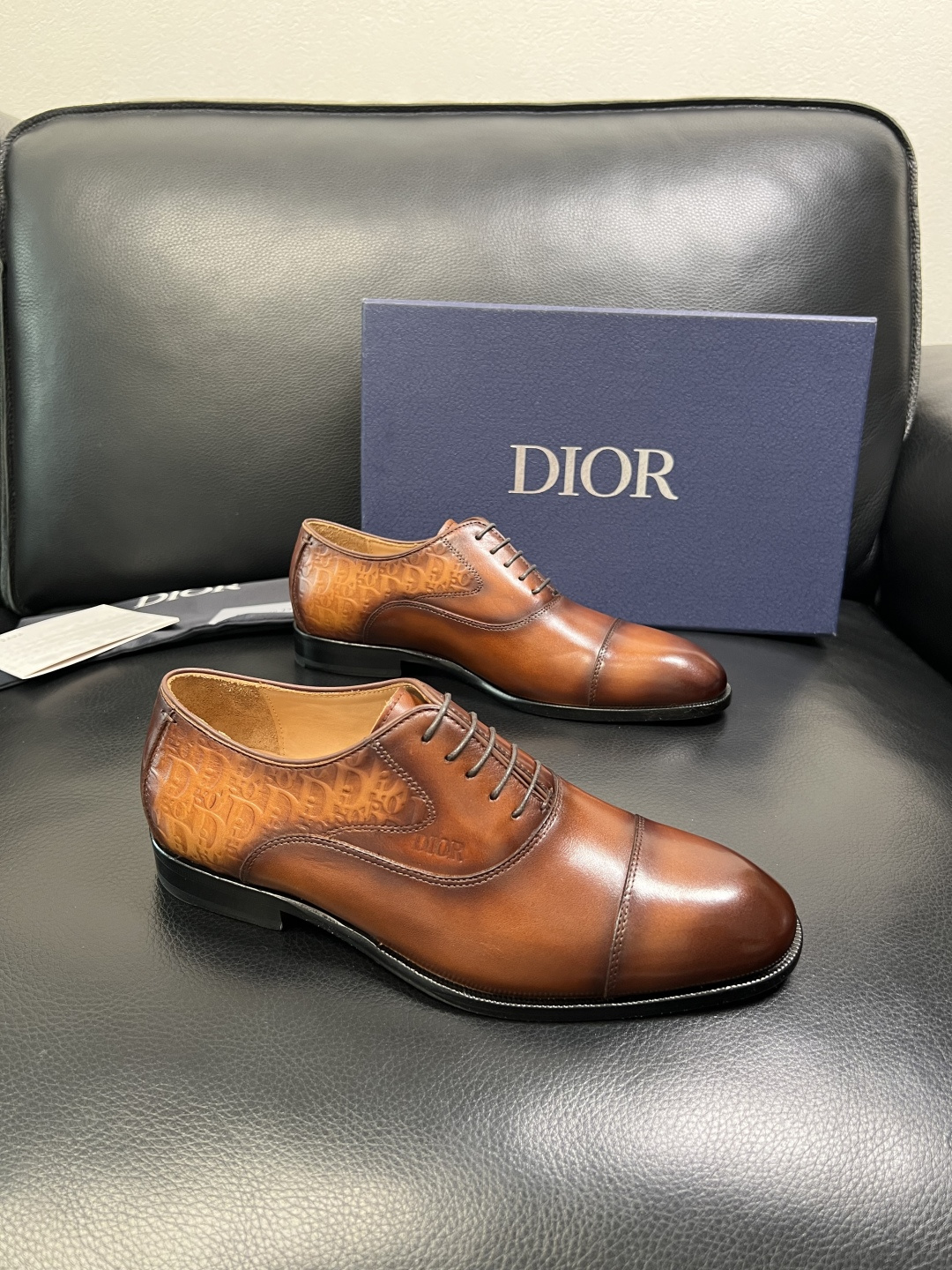 Dior 高品质 顶级工艺品 迪奥 皮鞋系列专柜同步原厂配置，意大利进口牛皮，全进口水染牛皮里垫，鞋底：