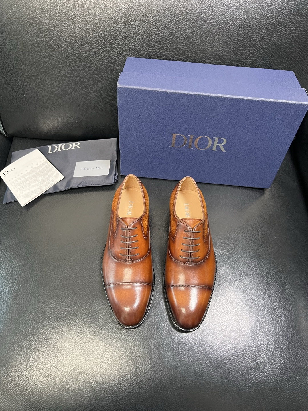Dior 高品质 顶级工艺品 迪奥 皮鞋系列专柜同步原厂配置，意大利进口牛皮，全进口水染牛皮里垫，鞋底：