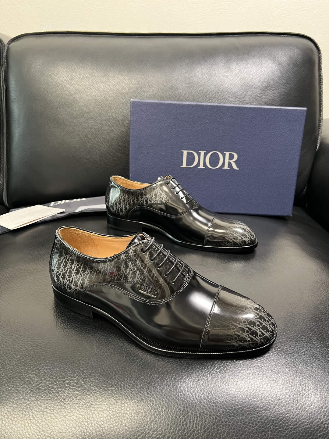 Dior 高品质 顶级工艺品 迪奥 皮鞋系列专柜同步原厂配置，意大利进口牛皮，全进口水染牛皮里垫，鞋底：
