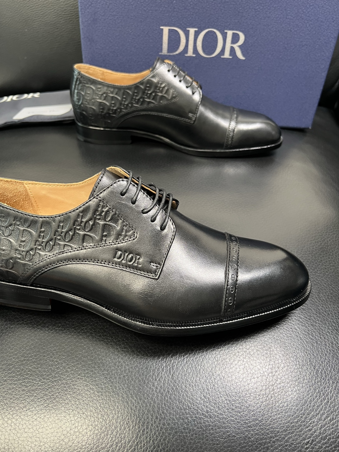 Dior 高品质 顶级工艺品 迪奥 皮鞋系列专柜同步原厂配置，意大利进口牛皮，全进口水染牛皮里垫，鞋底：
