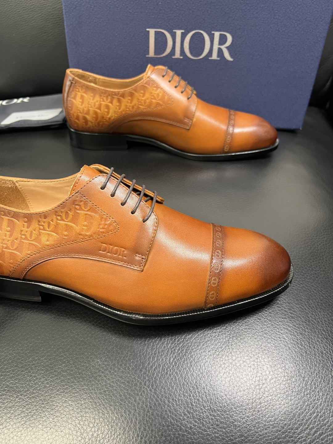 Dior 高品质 顶级工艺品 迪奥 皮鞋系列专柜同步原厂配置，意大利进口牛皮，全进口水染牛皮里垫，鞋底：