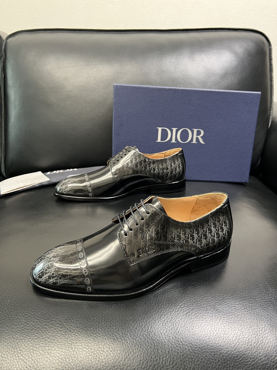 Dior 高品质 顶级工艺品 迪奥 皮鞋系列专柜同步原厂配置，意大利进口牛皮，全进口水染牛皮里垫，鞋底：