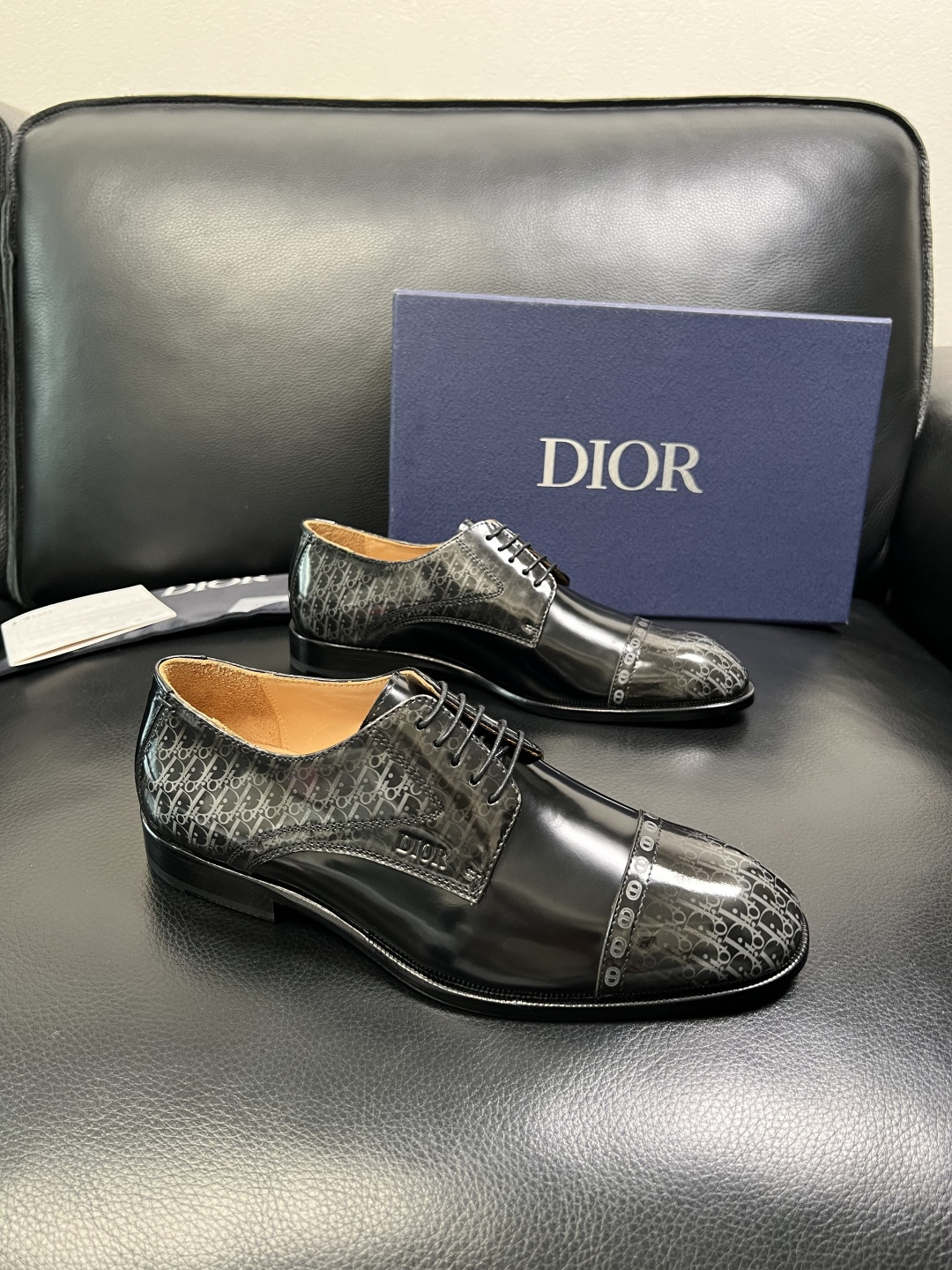 NO:690167,Dior high-quality top handicrafts Dior leather shoes series counters are equipped with original factory configurations, imported cowhide from Italy, fully imported water-dyed cowhide linings, original soles specially provided by the factory and super comfortable. You are welcome to compare the original factory with the single product, the code number is 39-44 (can be ordered 38 45 46), dior, dior, cowhide19860909Dior 高品质 顶级工艺品 迪奥 皮鞋系列专柜同步原厂配置,意大利进口牛皮,全进口水染牛皮里垫,鞋底原厂特供原版底超级舒适,原厂跟单货欢迎对比,码数39-44（可订38 45 46）,,dior,dior,cowhide,Men's shoes