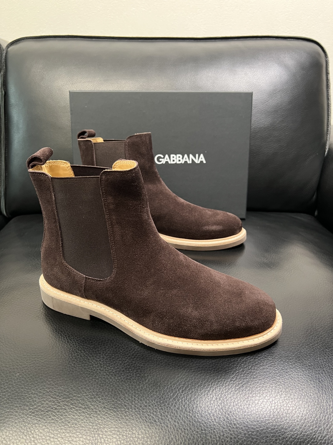 NO:690170,Brunello Cucinelli's high-quality top-grade crafts BC high-top boots. The counter is equipped with the original factory configuration, cowhide lining imported from Italy, high-quality splicing and complex craftsmanship, breathable and comfortable. The soles are specially provided by the original factory and are super comfortable. Original factory and single goods, welcome to compare, code number 39-44 (customized 38 45 46 47), brunello cucinelli, boots, cowhide19860909Brunello Cucinelli 高品质 顶级工艺品 BC 高帮靴子 专柜同步原厂配置,意大利进口牛皮面料牛内里垫,高品质拼接复杂工艺,透气舒适 鞋底原厂特供原版底超级舒适,原厂跟单货,欢迎对比,码数 39-44(订做38 45 46 47 ),,brunello cucinelli,boots,cowhide,Men's shoes