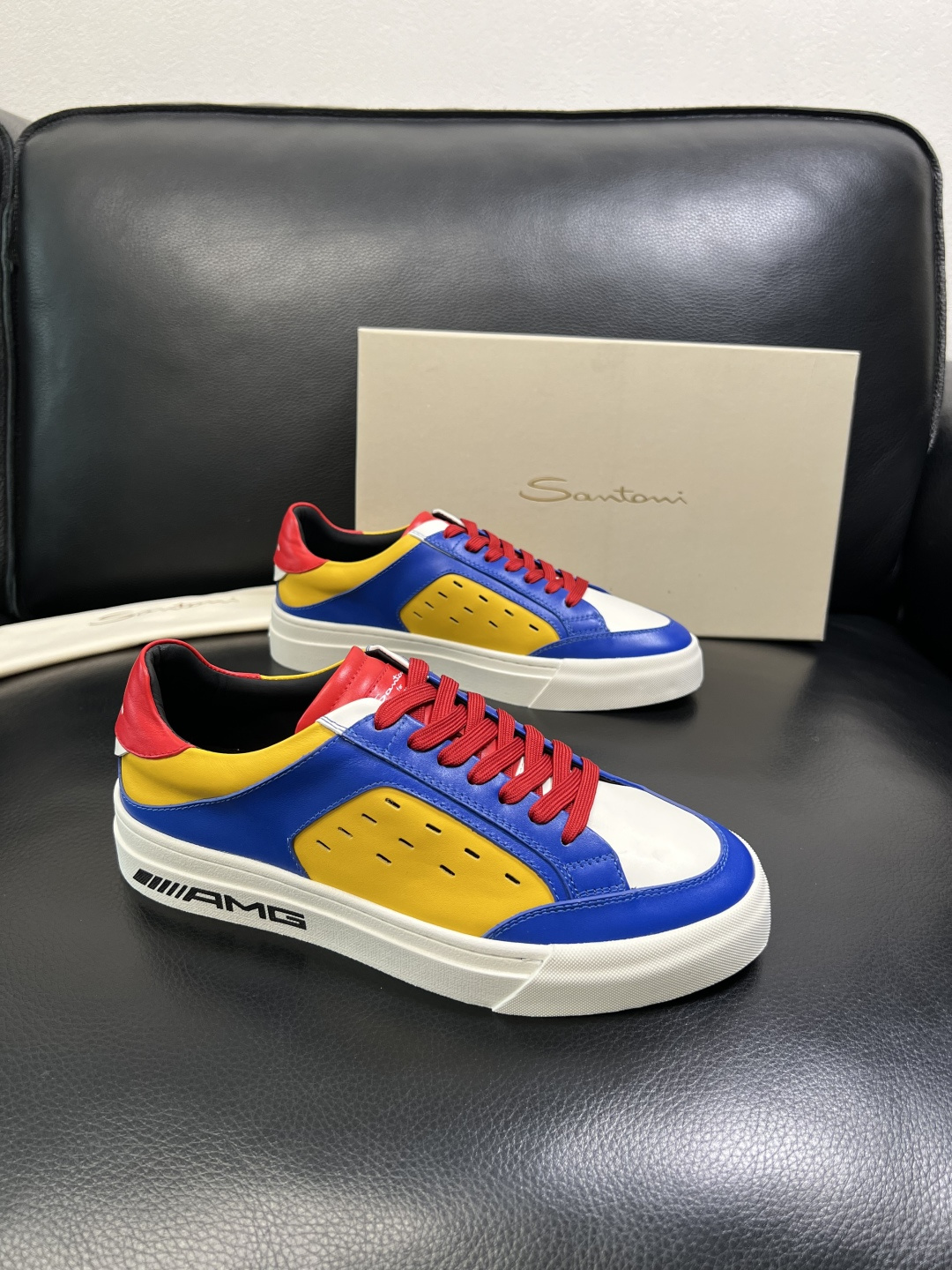 NO:690178,Only code exchanges will not be returned. Santoni high-quality Santoni top handicrafts. New products at the counter are synchronized. Uppers are imported cowhide patchwork fabrics from Italy. Imported water-dyed cowhide inner pads. Original soles are specially provided by the original factory. Exclusive molded soles are super comfortable. Original factory and single goods. High quality. Welcome to compare. Code number 39-44,,cowhide19860909只换码不退 Santoni 高品质 圣东尼顶级工艺品 专柜新品同步,鞋面意大利进口牛皮拼布面料,进口水染牛皮内里垫,鞋底原厂特供原版底,独家活动成型底超级舒适,原厂跟单货, 高品质,欢迎对比,码数 39-44,,cowhide,Men's shoes