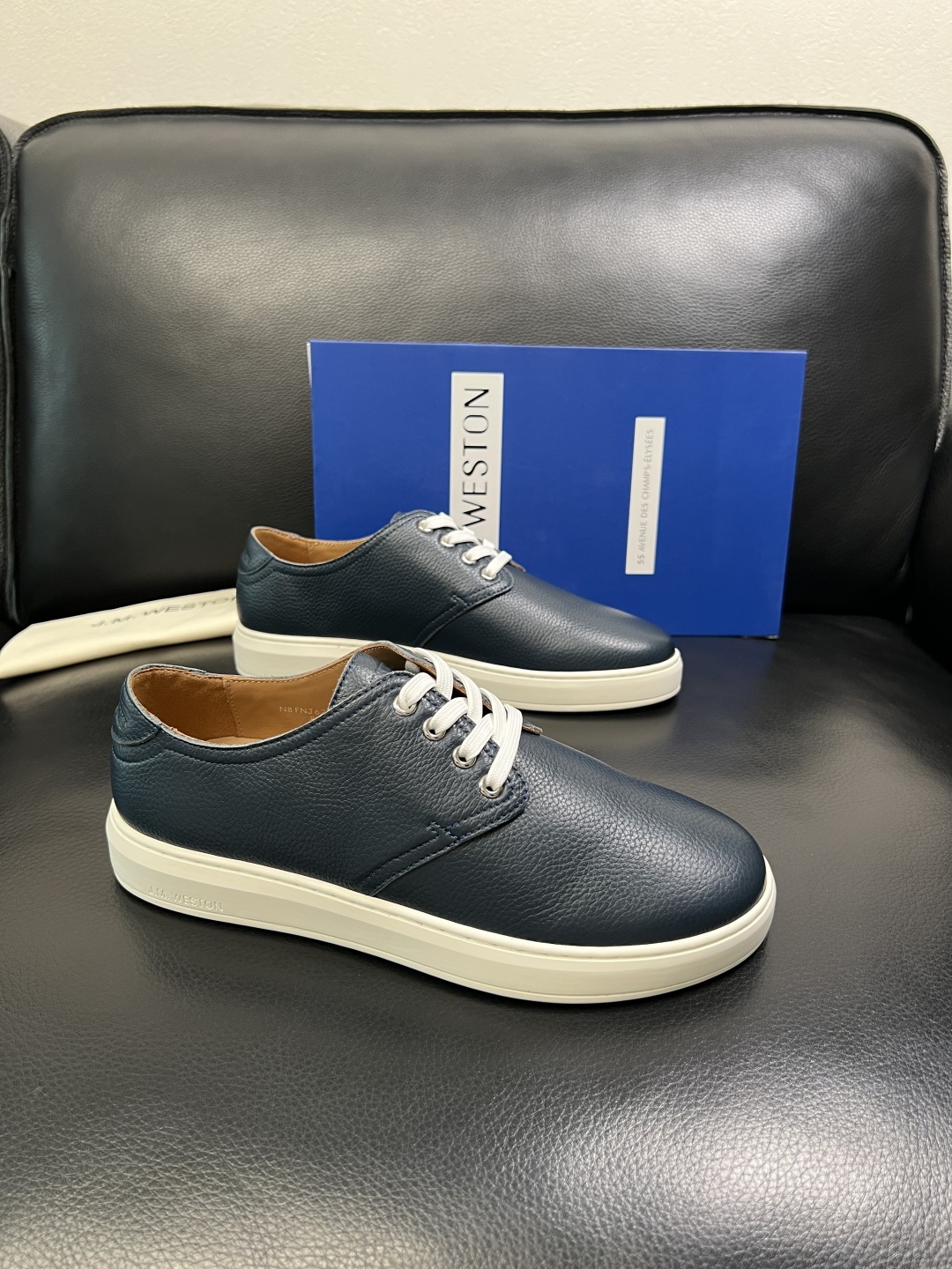 NO:690186,J.M.WESTON, high-quality top crafts, new products at the counter at the same time, uppers imported from Italy with cowhide patchwork fabric, imported water-dyed cowhide lining, soles specially provided by the original factory, exclusive movable molded soles super comfortable, original factory and single goods, high quality, welcome to compare, code number 39-44,,cowhide19860909只换码不退J.M.WESTON 高品质 顶级工艺品 专柜新品同步,鞋面意大利进口牛皮拼布面料,进口水染牛皮内里垫,鞋底原厂特供原版底,独家活动成型底超级舒适,原厂跟单货, 高品质,欢迎对比,码数 39-44,,cowhide,Men's shoes