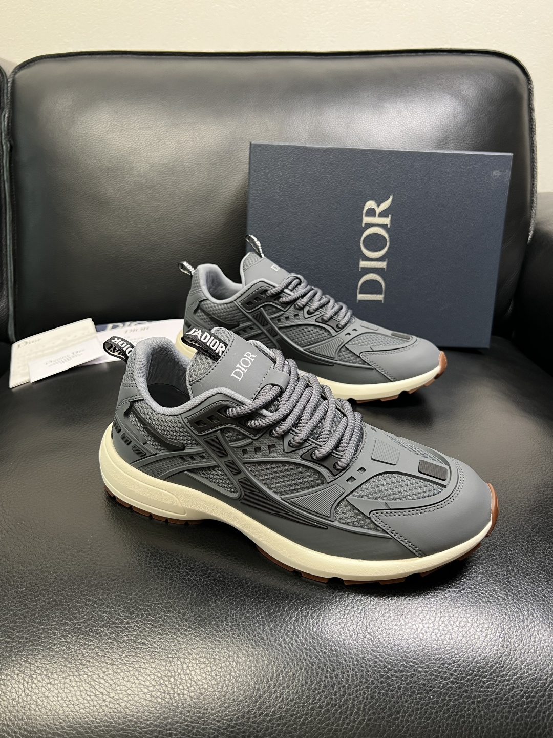 NO:690230,Dior top handicrafts, Dior counter synchronization, original factory configuration, original cowhide mesh fabric imported from Italy, breathable and comfortable imported water-dyed cowhide lining, original soles specially provided by the factory and super comfortable, original factory high-quality single goods, you can enter and exit the counter at will, welcome to compare counter synchronization, code number 39-44 (order 38 45), dior, dior, cowhide19860909Dior 顶级工艺品 迪奥 专柜同步 原厂配置,意大利进口原版牛皮网布面料,透气舒适进口水染牛里垫,鞋底原厂特供原版底超级舒适,原厂跟单货高品质,可随意进出专柜,欢迎对比专柜同步,码数 39-44（订 38 45 ),,dior,dior,cowhide,Men's shoes