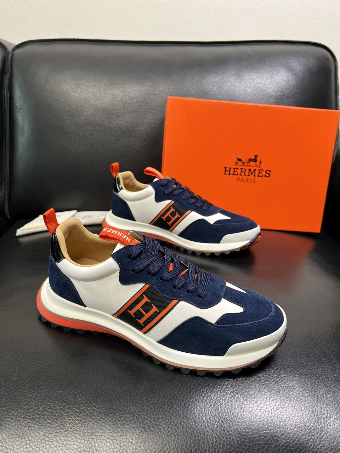 NO:690446,Hermes top handicrafts, Hermès counter synchronization, original factory configuration, original cowhide fabric imported from Italy, high-quality splicing technology, fully imported water-dyed cowhide lining, original soles specially provided by the factory, super comfortable, original factory follow-up goods, high quality, welcome to compare at the counter, code number 39-44 (customized 45),, hermes, hermes, cowhide19860909Hermes 顶级工艺品 爱马仕 专柜同步 原厂配置,意大利进口原版牛皮面料,高品质拼接工艺,全进口水染牛皮里垫,鞋底原厂特供原版底超级舒适,原厂跟单货 高品质,欢迎对比专柜同步,码数 39-44（ 订做 45）,,hermes,hermes,cowhide,Men's shoes