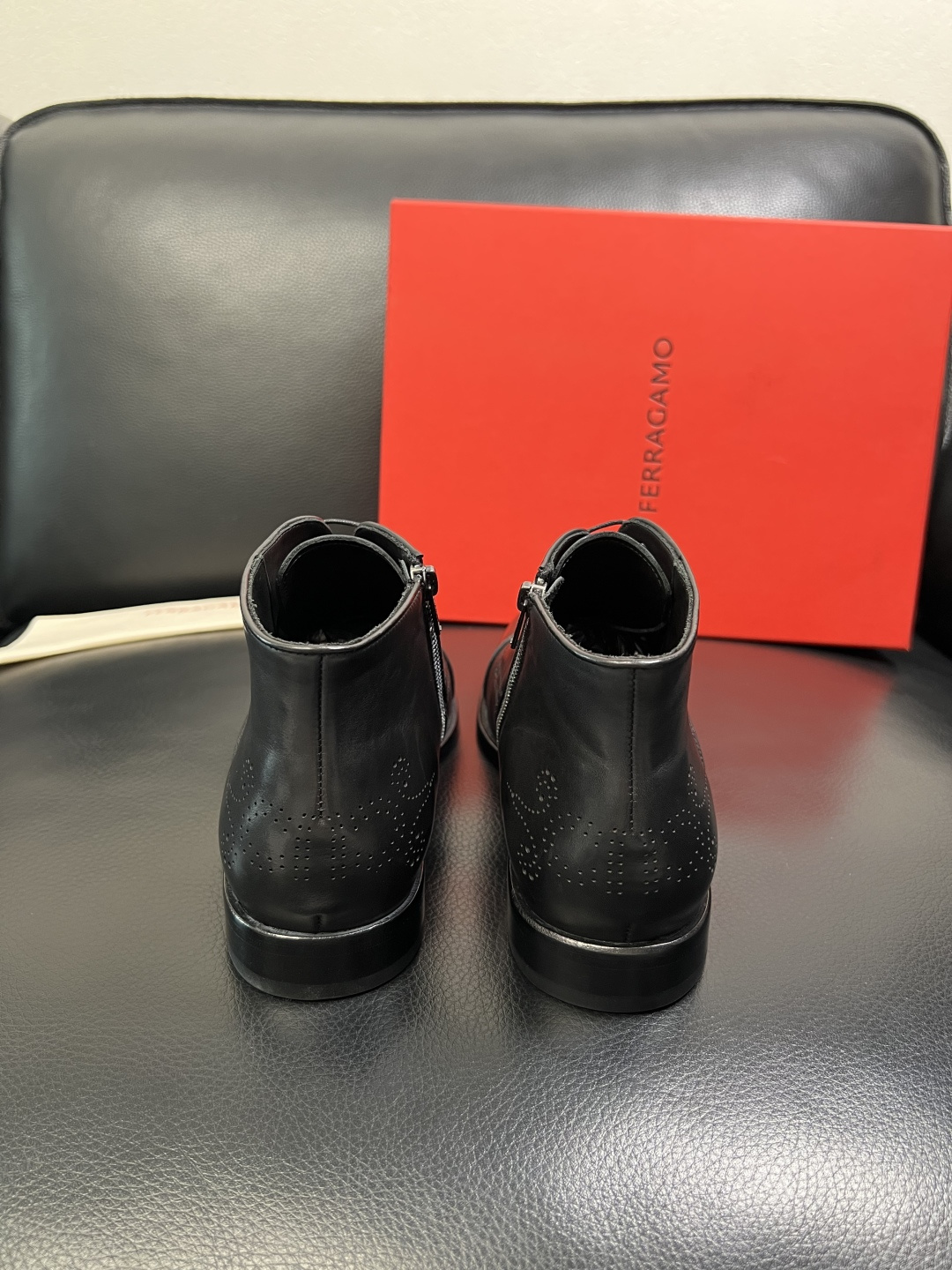 Ferragamo 高品质 顶级工艺品 菲拉格慕 靴子高帮专柜同步发售原厂配置，意大利进口原版牛皮，进口