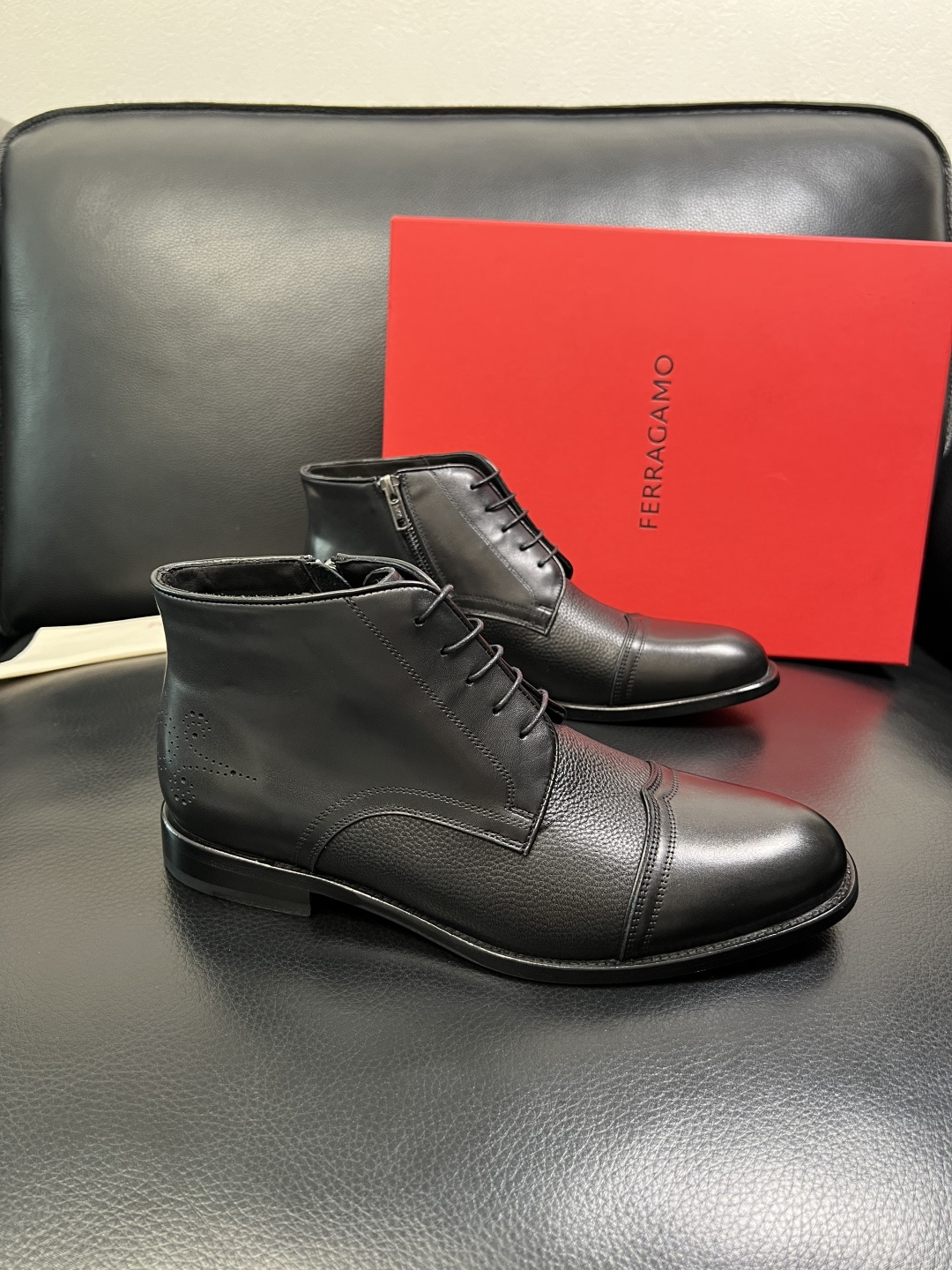 Ferragamo 高品质 顶级工艺品 菲拉格慕 靴子高帮专柜同步发售原厂配置，意大利进口原版牛皮，进口